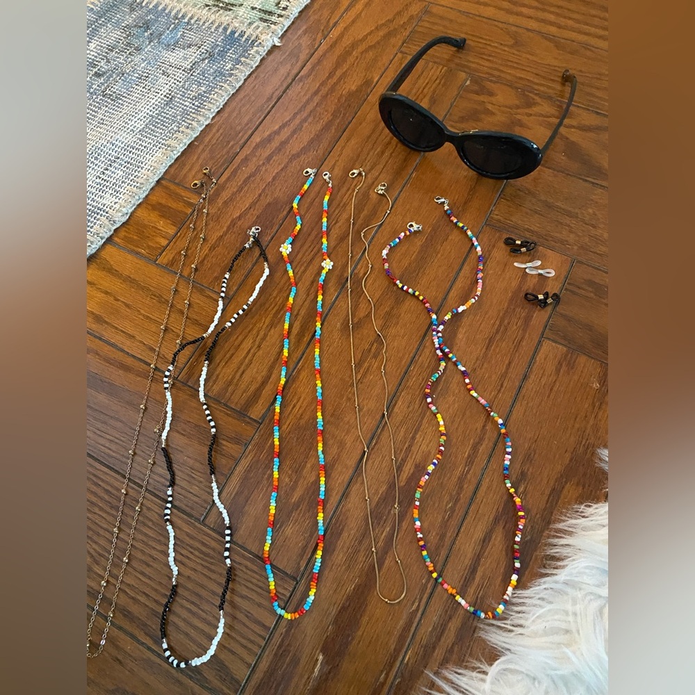 1 Sunglasses, 5 Sunglasses chains, & 3 sets of sunglasses chains connectors